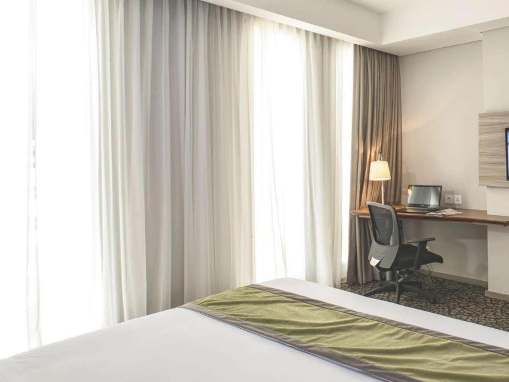 Hotel Grandhika Iskandarsyah Jakarta Exterior foto